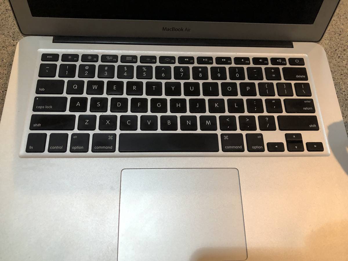 Apple MacBook Air 7,2: 1.6Ghz i5, 8GB RAM 13" 2015: Clean, NEW BATTERY