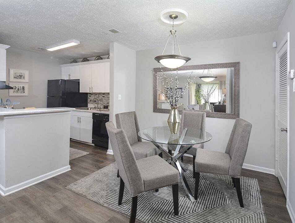 We welcome your furry friends! Pet Friendly! 1 Bd / 1 Ba / 754 SqFt