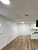 3/2 AVENTURA:  Best Value On This Unit  Location! Location! Location! Beautifull
