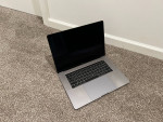Apple MacBook Pro TouchBar 15" MV902LL/A, i7 2.6Ghz - 16GB - 512GB SSD