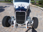 1932 Ford Roadster Hi Boy with a sleek design and high-performance features, ideal for car enthusiasts.