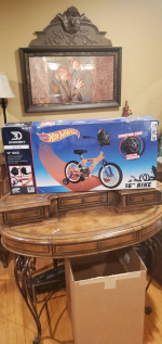NEW 16" HOT WHEELS BIKE