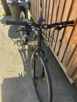 Nice black Cannondale in great condition readyto ride. Rides nice