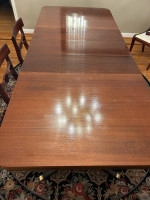 Mahagony dining room table+ 4 chairs