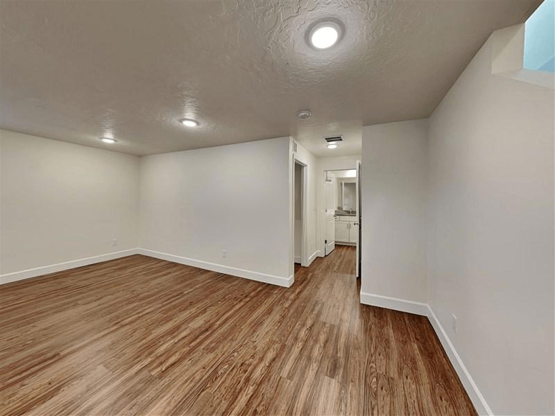 Welcome to Park City! A 4BD 3.5BA single family residence is available for you.