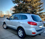2009 Hyundai SantaFe AWD parked outdoors, showcasing its clean design and spacious interior.