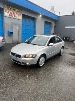 2005 Volvo S40 2.4i sedan in front of a repair shop, showcasing recent maintenance and low mileage