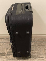 Large, Imperfect 28" BLACK 4-Wheel Pivoting Lightweight LUGGAGE