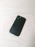 iPhone 13 Green 128GB & FineWoven Wallet with MagSafe Evergreen
